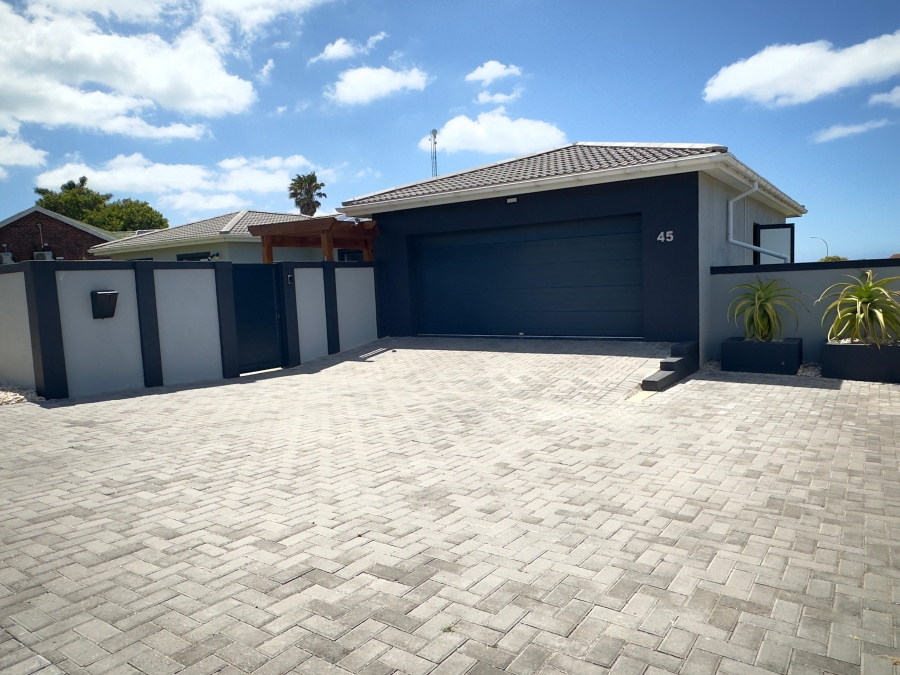 3 Bedroom Property for Sale in Wavecrest Eastern Cape